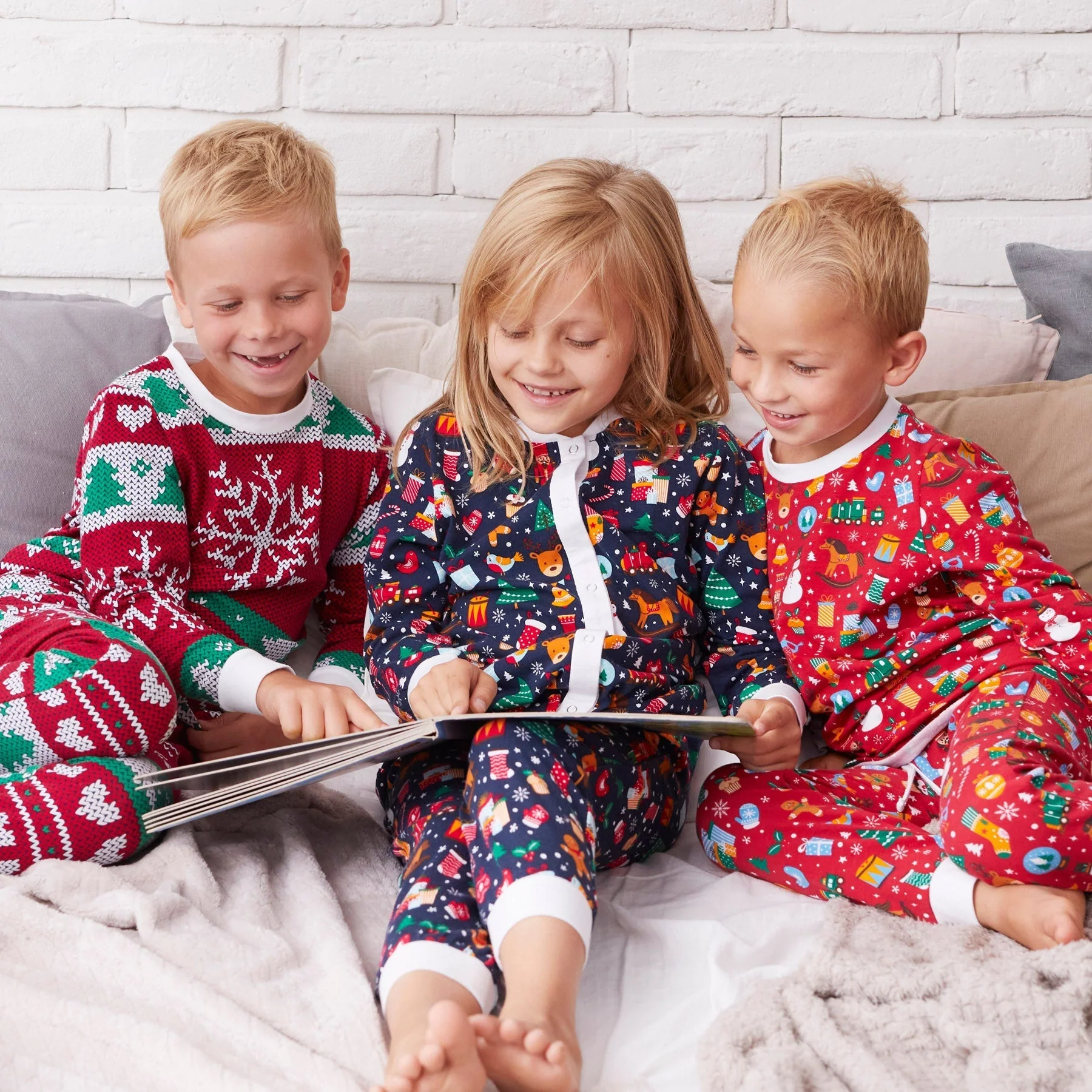 Roter Strickmuster Weihnachtspyjama Kinder - Image 8